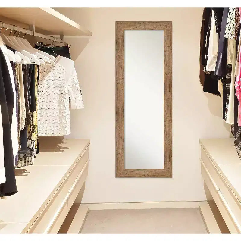 Specchio da porta in legno marrone a forma di gufo non smussato, 20" x 54"