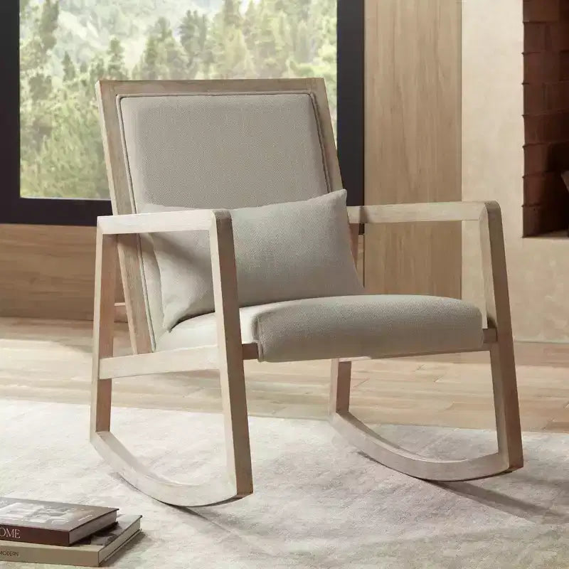 Sedia a dondolo moderna in crema chiaro e legno lavato