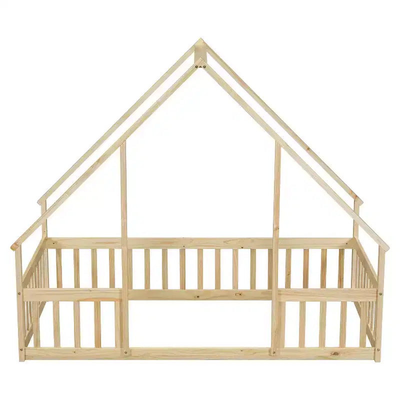 Letto a pavimento moderno a forma di casetta in legno con recinzione e sponde di protezione