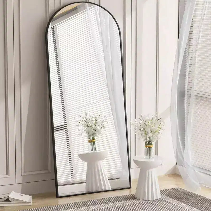 Specchio a figura intera 30x71 nero ad arco. Cornice in alluminio, uso versatile in piedi, appeso o appoggiato per qualsiasi stanza
