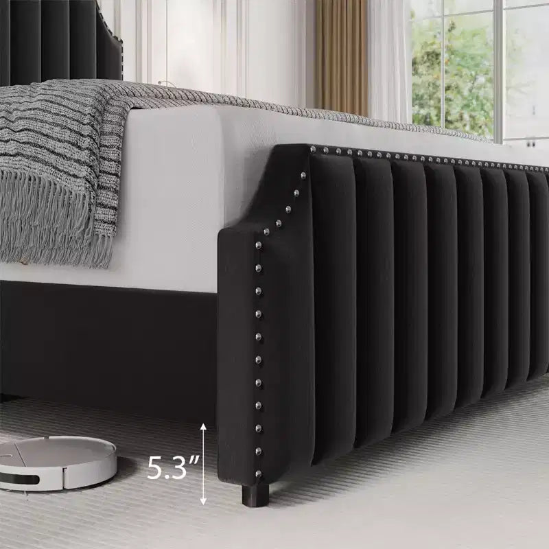 Struttura letto King Size, Struttura letto a piattaforma con testiera imbottita in velluto da 50.2'', Decorazione con rivetti, Robuste doghe in legno, Non richiede molle, Nero