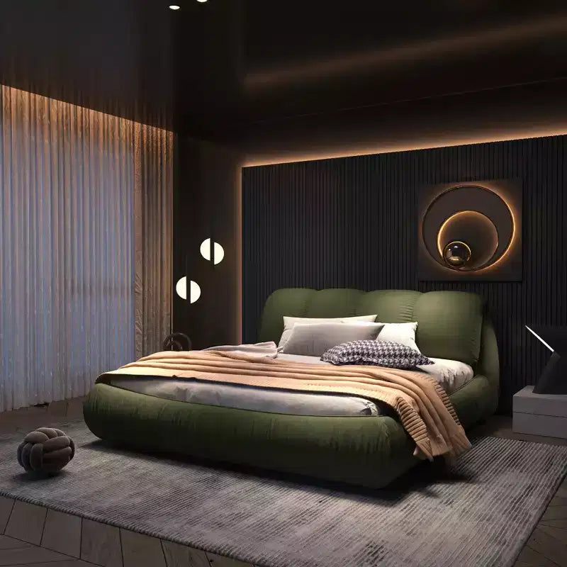 Letto a piattaforma lussuoso queen-size rivestito in tessuto con testiera imbottita oversize e struttura in legno massello, verde