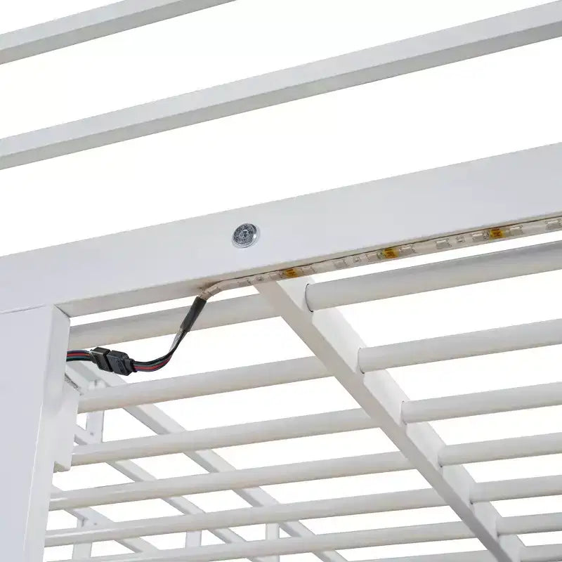 Letto a soppalco in metallo con scrivania, mensole, armadio, presa di corrente e LED