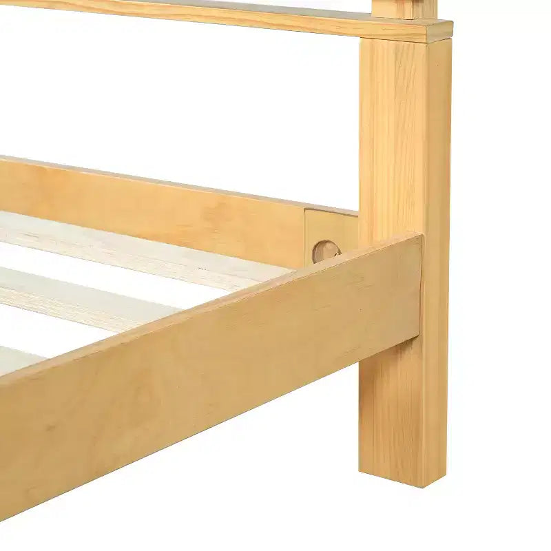 Struttura letto moderna in legno di pino con testiera a doghe orizzontali