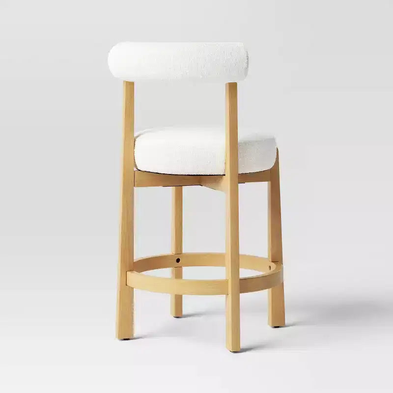 Sgabello da bar scultoreo imbottito e in legno Bouclé, altezza bancone, con poggiapiedi, 65 cm, color crema